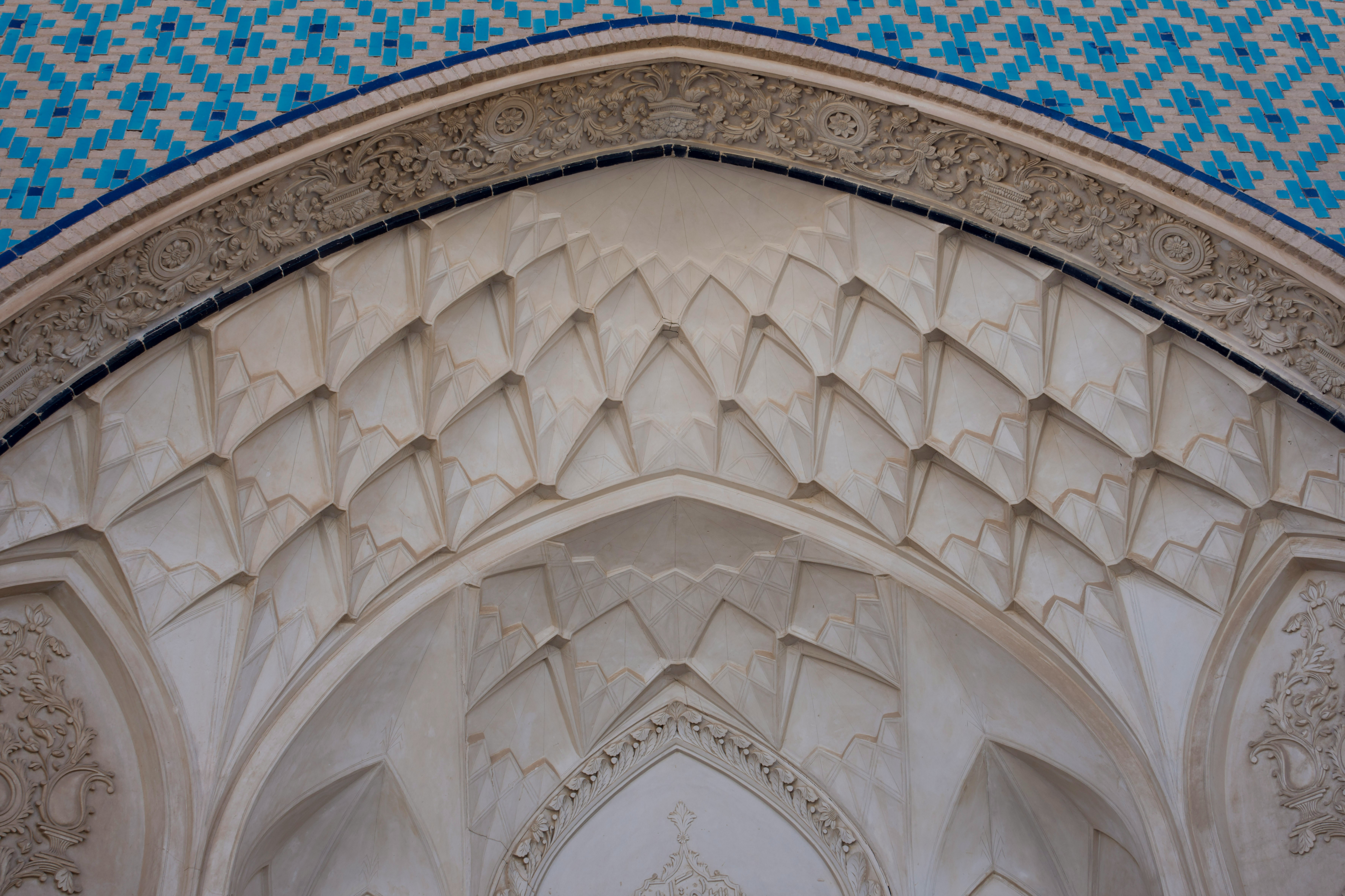 Agha Bozorg Mosque